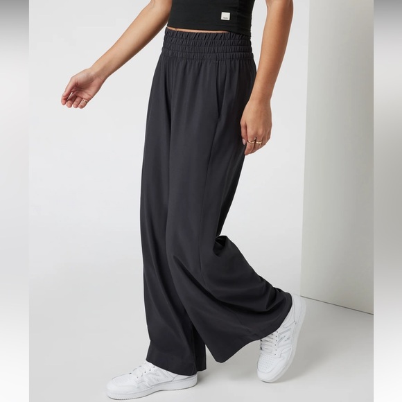 NWT Vuori Villa Wideleg Pants in Short - Picture 1 of 11